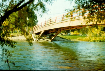 Greenbelt-Footbridge_1982_GordonBowenCollection_A&H.jpg